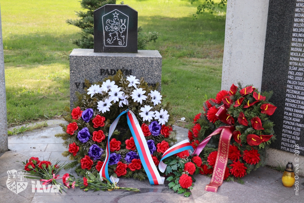 Pietní akt k 73. výročí osvobození města Orlové (městský hřbitov) 