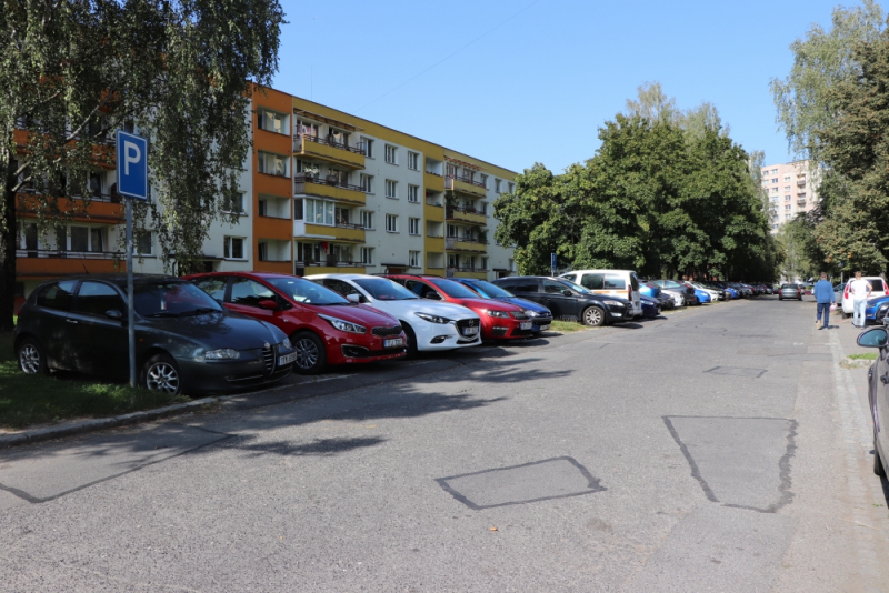 ZAČÍNÁ OPRAVA PARKOVIŠTĚ MEZI ÚŘADEM A MORAVOU